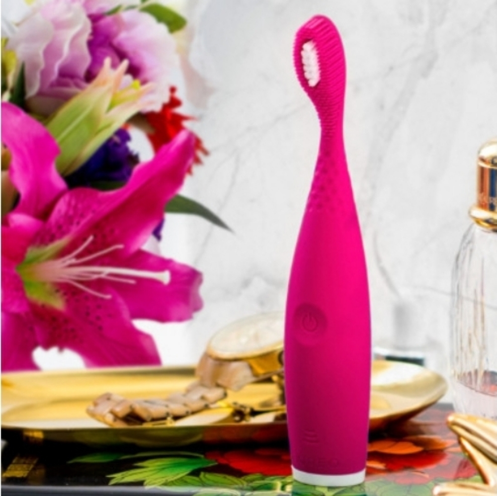FOREO: ISSA play in Wild Strawberry - Picture 2 of 3